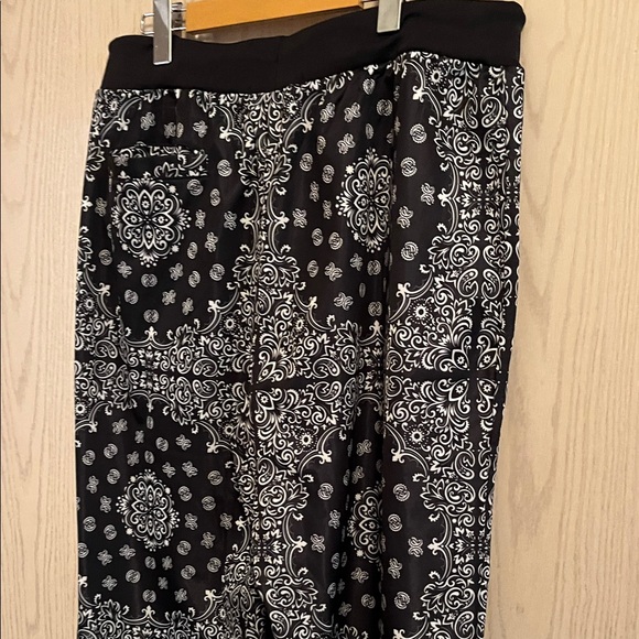 Crooks & Castles Black and White Paisley Joggers - Picture 7 of 9